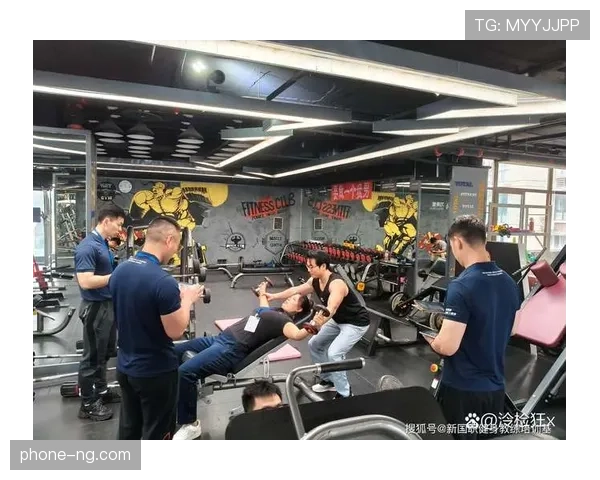 哈兰德把五星级早餐吃成了健身房燃脂套餐，这日常差得也太夸张了吧？